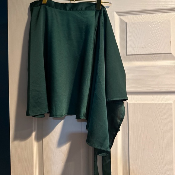 Wrap around mini skirt - Picture 2 of 2